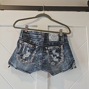 MISS ME Size 28 Signature Shorts